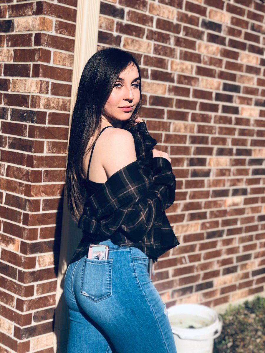 chambooty's tweet photo. kisses https://t.co/Ig3oX6w9TK