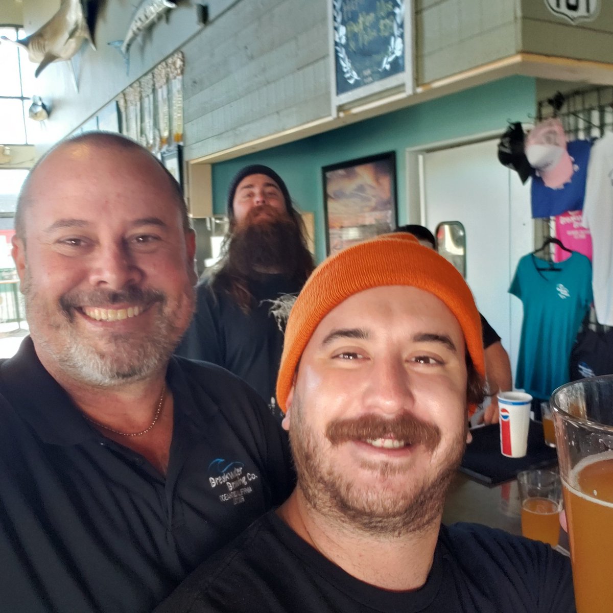 Breakwaterbrew's tweet photo. Yup.... I'm back. Gonna make Breakwater great again. Out with the Mission Statement, in with the actually caring about customer. Yay! #sd #sdbeer #oside #breakwater #ale #hops #beer #pizza #friends #oceanside https://t.co/2YGQPb4PA6