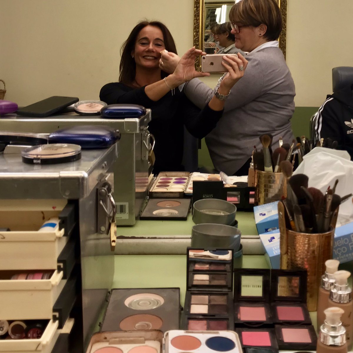 AidaOperaVerdi's tweet photo. En maquillaje💄
@luartvg @tvgalicia #luar #gayoso  @ocioengalicia  #lifemusic #thisisyournight #Timeless #musica #musically #instamusic #singer #popsinger #musicians #maquillaje #musicislife #musician #singers #latinmusic #cuba #musicacubana #ritmoslatinos https://t.co/7ri7kq3qDD