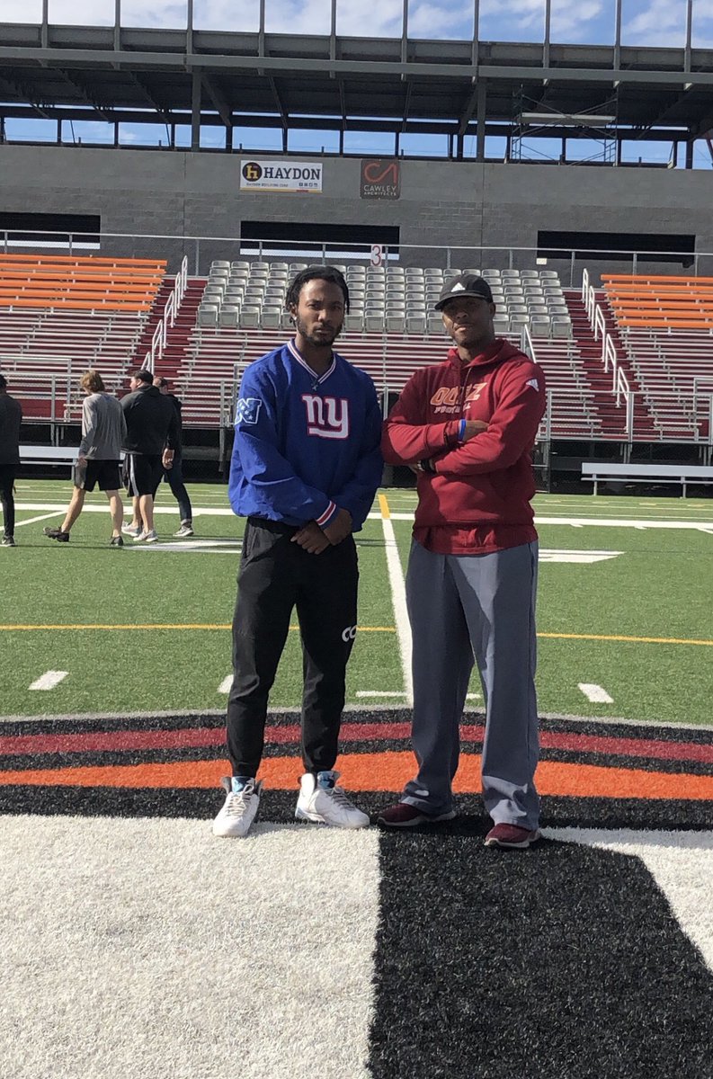 CoachBpayne28's tweet photo. Great having these 2 young men from Big time AZ Juco programs. #trenchdawgs #NOFlyzone #JucoProducts #pimafootball #arizonawesternfootball #recruiting24/7 #ouazfootball https://t.co/34WlyywxXu