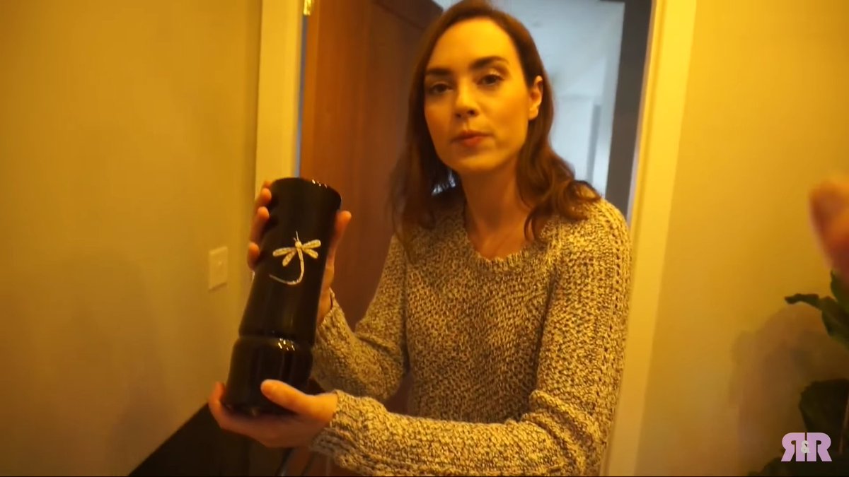 001Vyer's tweet photo. @RoseEllenDix @Roxetera I'm in aw!! Absolutely beautiful home w/ all the decor! I wuvs the colours, art, just everything! I absolutely feel so much closer to yall bc of that beautiful piece from Vietnam parents got in Hanoi 😍 Thank you Roses for the house tour! Luv u babes❤😍😘 https://t.co/x48I3GqBgl