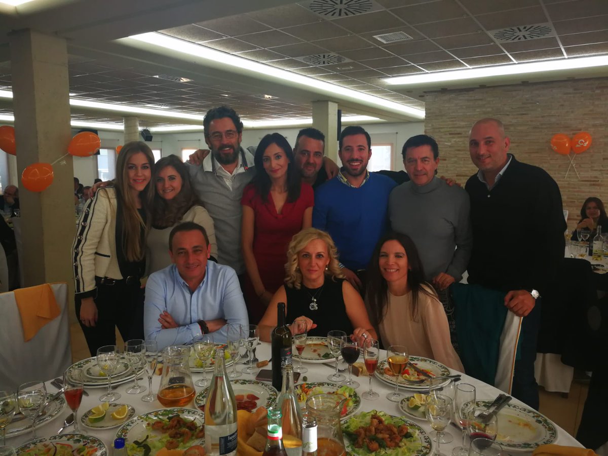 vallemiguelez's tweet photo. 📸 Hoy en La Comida Navideña con más de 200 afiliados de @Cs_Murcia con un gran equipo de coordinadores @Esther_Tenza  @diaz_1962 @madrugasam @mjoserosolivo @quelydigo
#SeguimosTrabajando 🍊💪💯 https://t.co/fm2uKONJn1