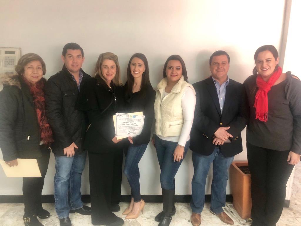 PVEM_Saltillo's tweet photo. Nuestros ideales y principios seguirán teniendo representación en el Ayuntamiento de #Saltillo hoy @sofi_francov recibió la Constancia de Mayoría que la acredita como Regidora, con la visión de @manolojim se trabajará para seguir elevando la calidad de vida de los ciudadanos https://t.co/xKDIALLOXt