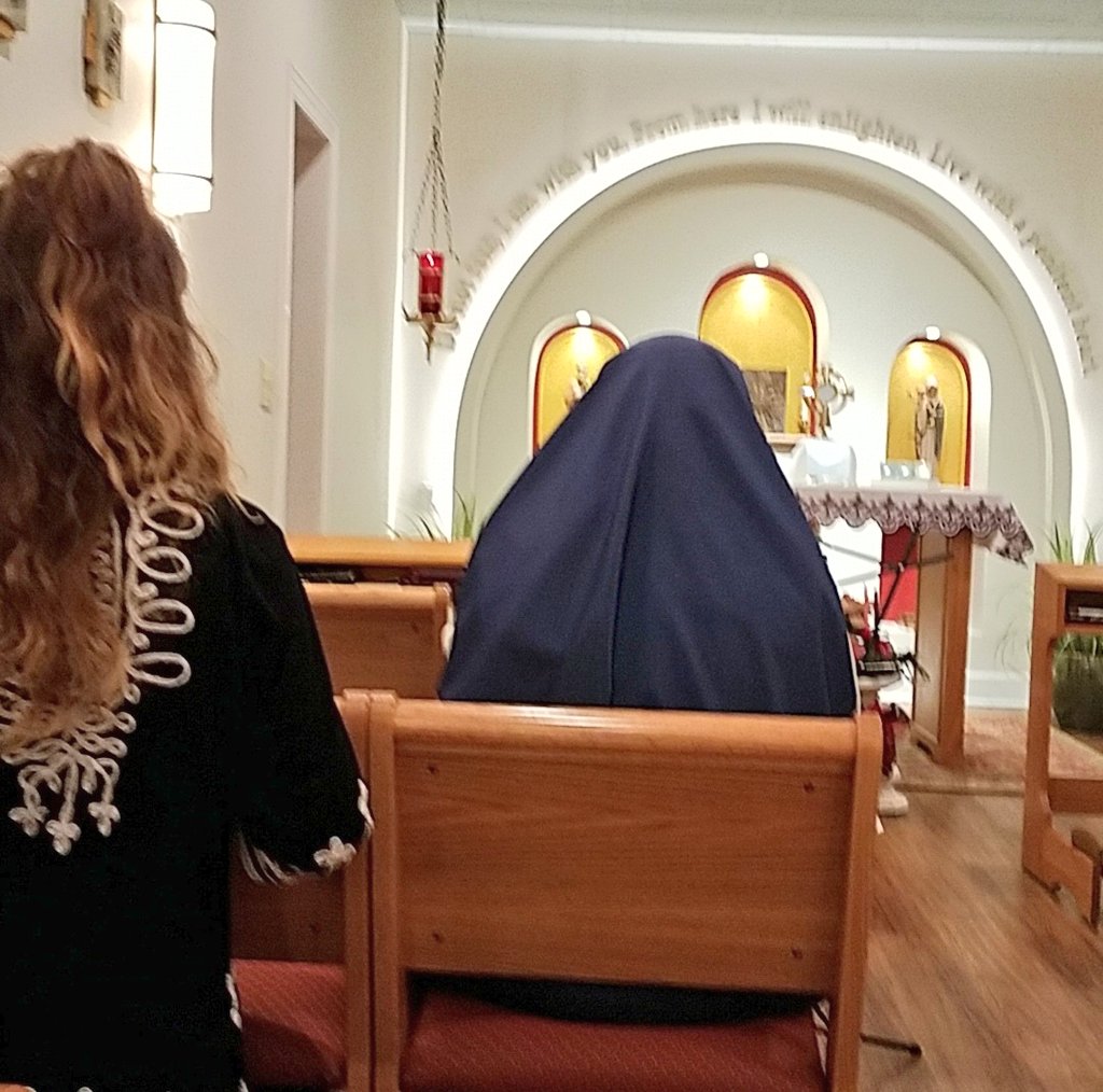 Kerrygma's tweet image. Adoration during a Vocation Discernment Retreat. #vocation #Advent2018 #discernment