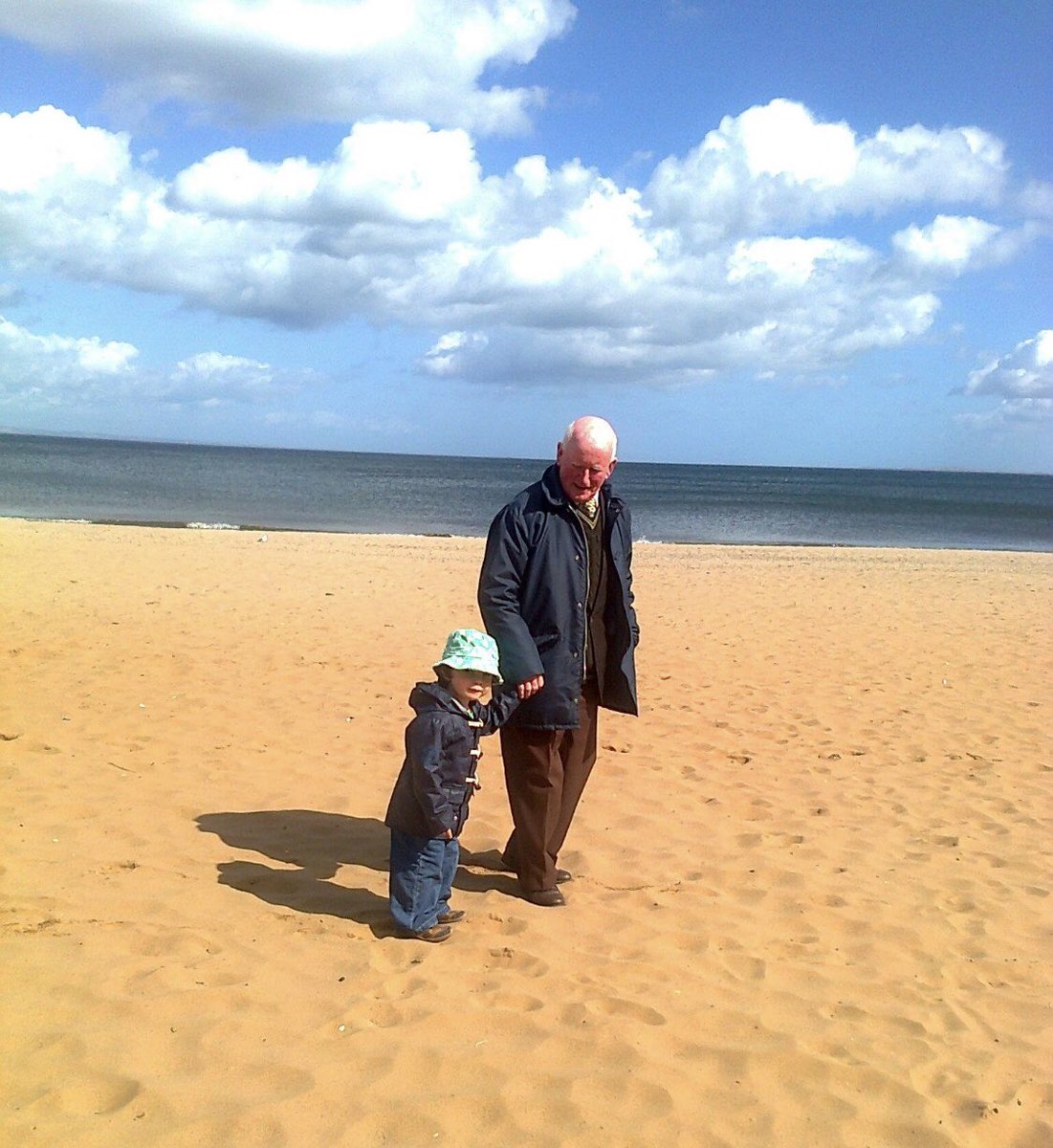 MsLMG79's tweet image. This is the 5th night my Grampa has been gone. It’s becoming harder by the day. He was last seen @ the Kirkgate in Leith. He’s 90yrs old. His name is William (Billy) Scott. He’s 5ft 1”. He’s a chatty man who loves a pint, a bet on the horses, &amp;amp; being amongst people. Here he is.