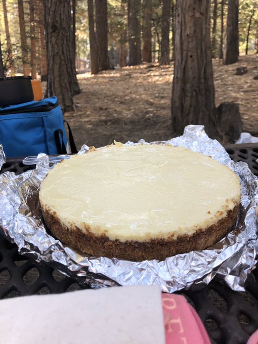 Cheesy pie in the skyyyy https://t.co/TvahT9oHrx