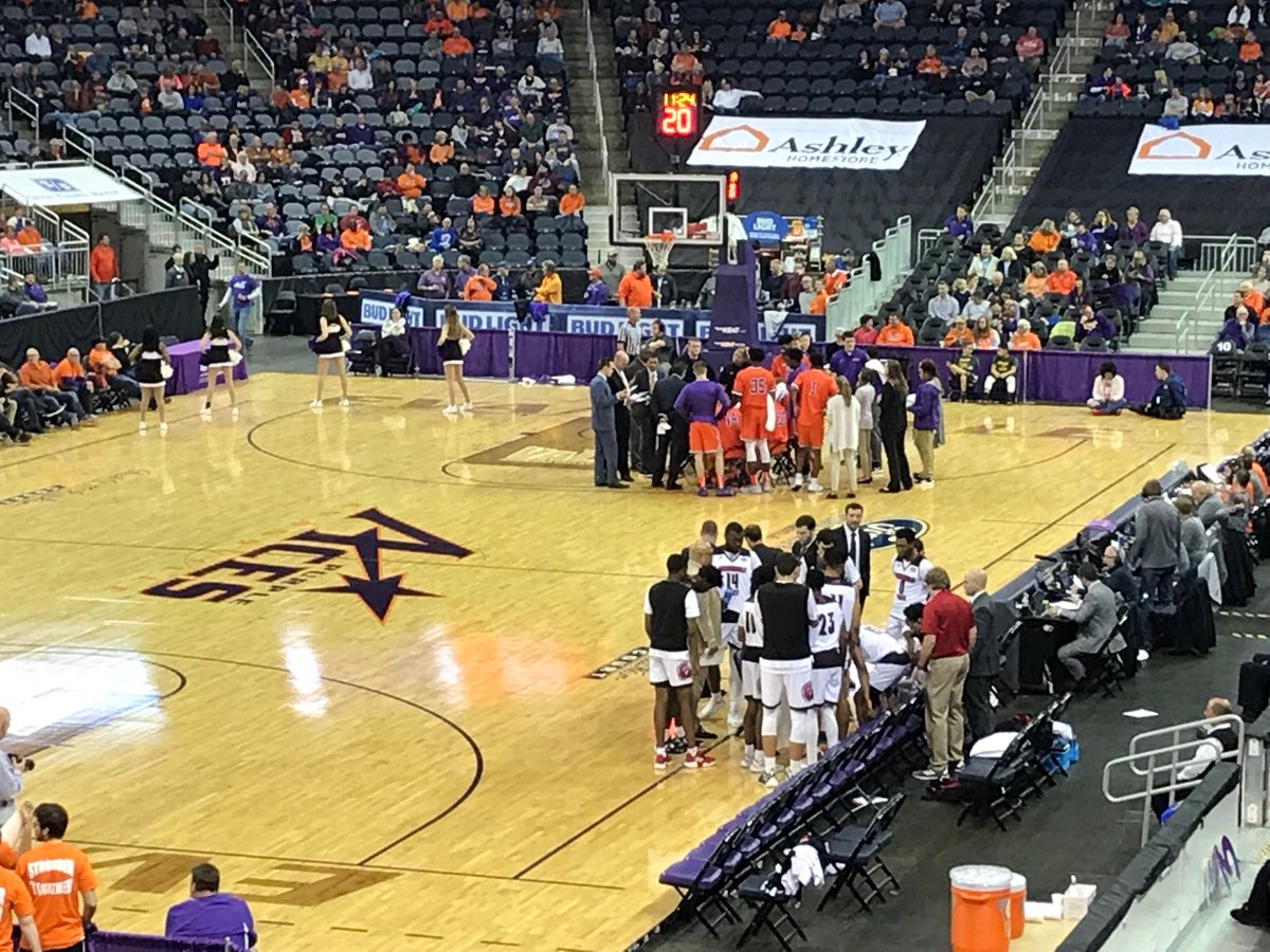 ClaytonGray8's tweet photo. Even tho the Aces took the L, ⁦@elleighgray⁩ and I enjoyed the game and salted pretzels. #SaturdayThoughts https://t.co/seNeCUHlKN