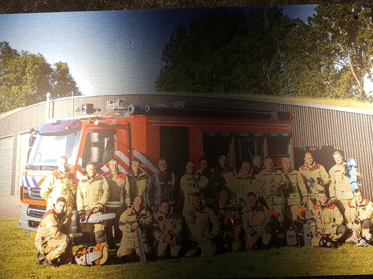 Laatste korpsavond Albrandswaard, mooie woorden van Xander en waardering van de burgemeester namens de raad. Een foto op aluminium om het korps niet te vergeten.