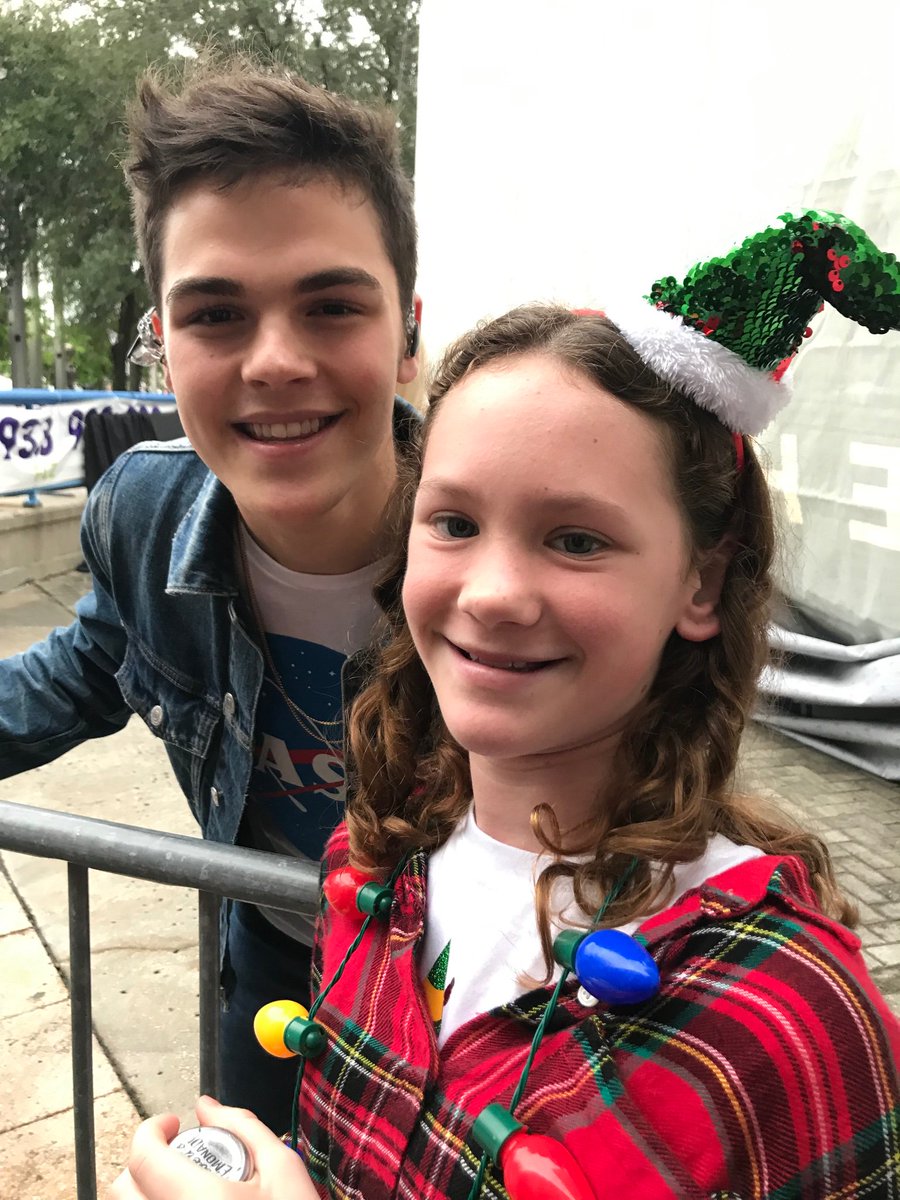 rowell213's tweet photo. #FLZJingleBall @933FLZ @ajmitchell https://t.co/YwGIRnSFu4