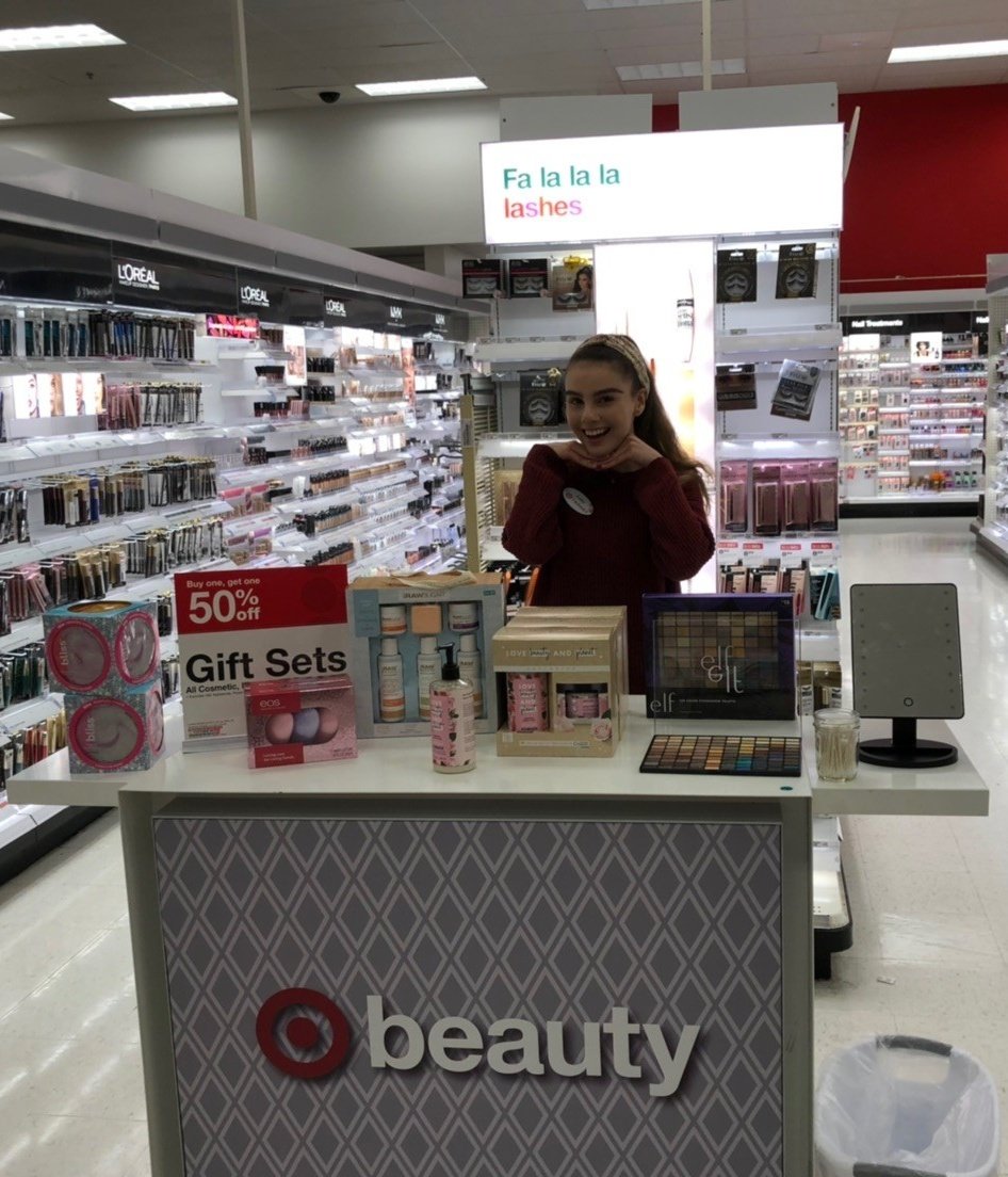 jnelleH's tweet photo. BOGO Beauty Gifts are a great gift idea!! Thank you Emily for sharing all of the great ideas with our guests. #1063doingallthethings https://t.co/MXuzNTUkUo