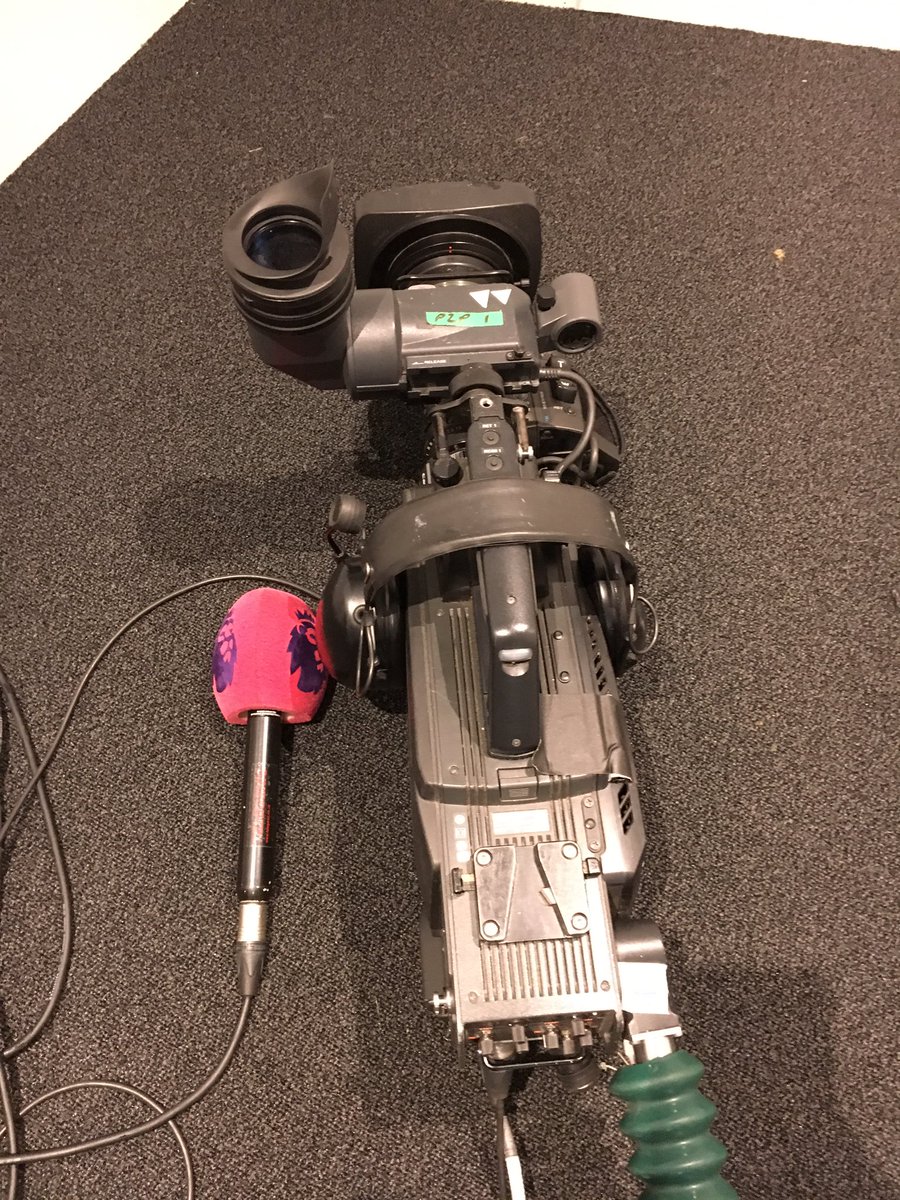 Danamo1996's tweet photo. A very cold, rainy and windy day at #CravenCottage today #operating the #handheld @sonyproeurope #2500 #cabled #camera for @premierleague #Productions #interviews before and after the @FulhamFC vs @WestHamUtd match with #Telegenic 😄🙌🏻📹 #Freelance #Camera #Operator https://t.co/OTXE2kaQI7