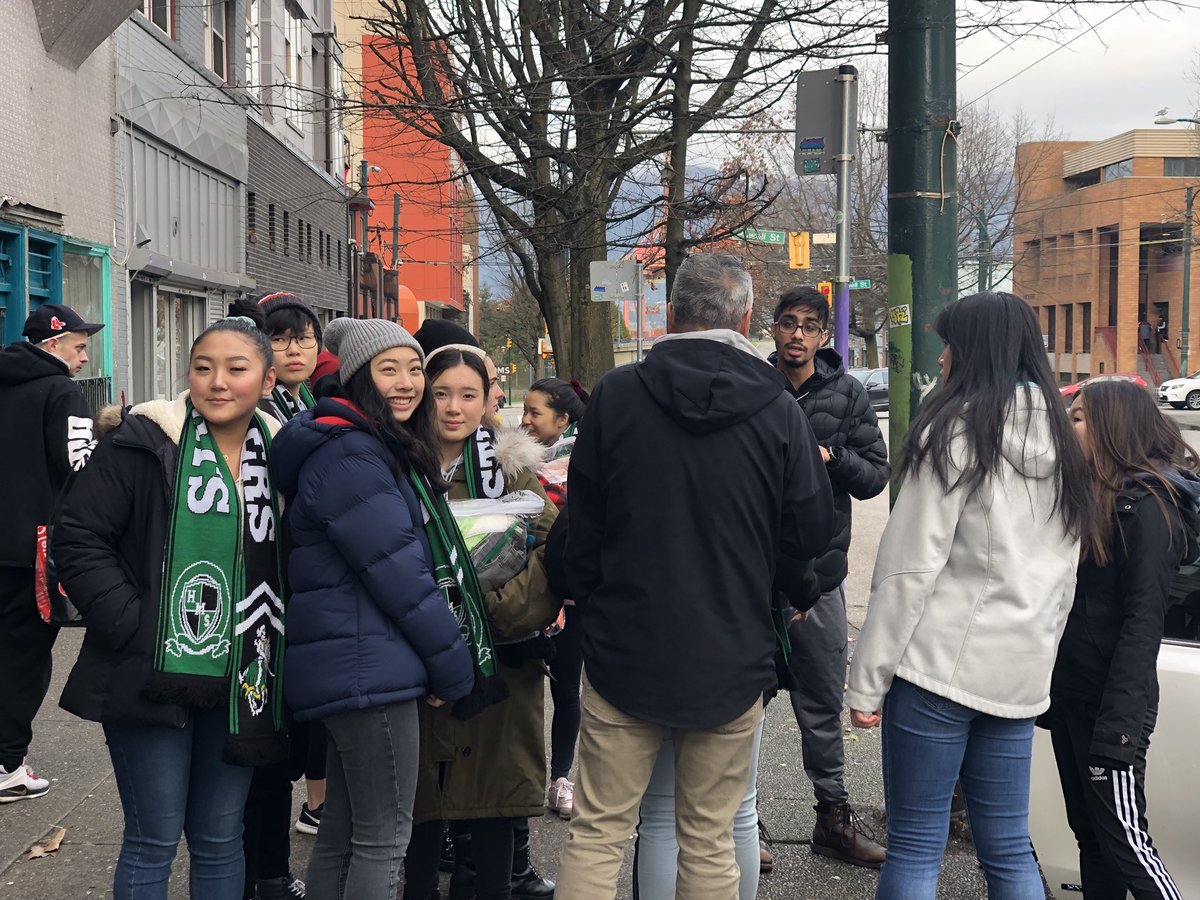 preciliakong's tweet photo. Great first day for @Ignitethewarmth’s 6th annual blanket drive! Thank you to all our awesome volunteers for spreading the warmth this holiday season. https://t.co/PsE8WfQ3Kv