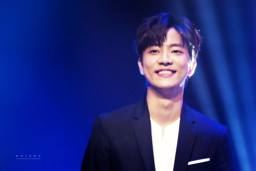 molaaaaang's tweet photo. 20181214
처음 듣는 신곡 라이브 ㄹㅇ감동ㅠ고마워요
#이우 #LEEWOO #셀럽티비 #라이브데이 https://t.co/Ry7P0ZntYk