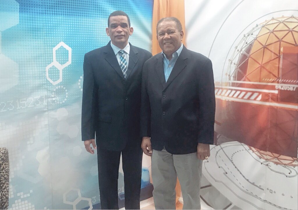reyguerrerom's tweet photo. Conversando con el Lic.Ramon Guilamo Alfonso, Gobernador de La Provincia Altagracia, Miembro del Comité Central y Fundador del PLD, #45Aniversario #CápsulasPolíticas #ProgramaElMomento 🌟🙌 https://t.co/c1jRulEHpG