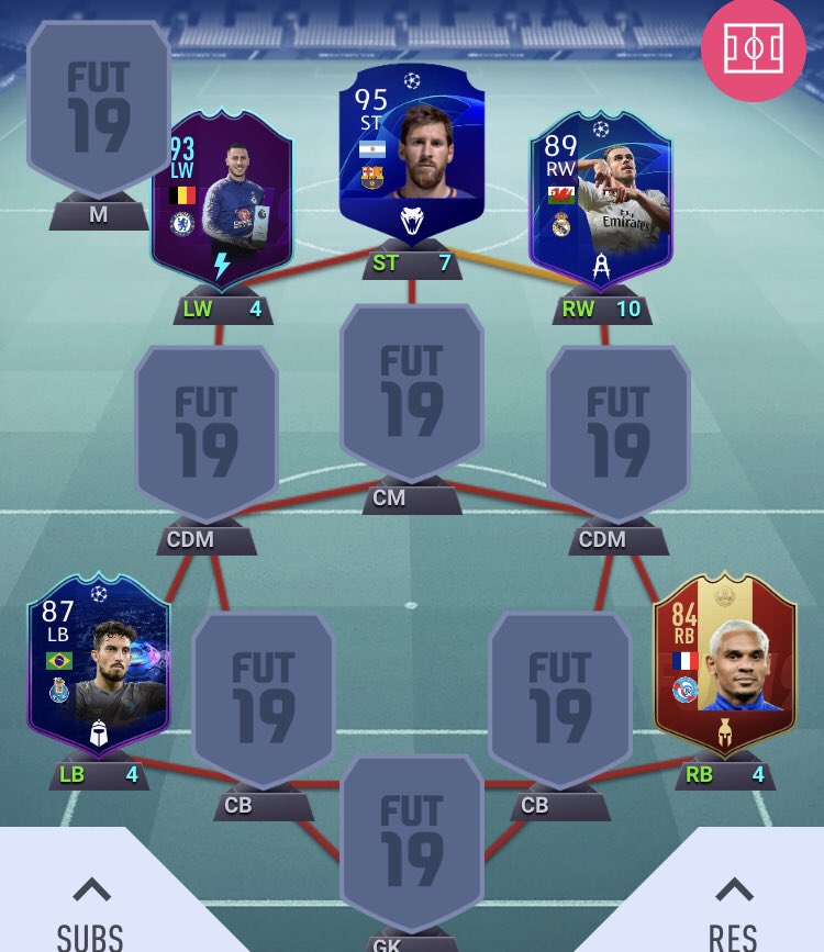 Anyone have any idea how I can use all these players and have 100 chem? I’ve got 250k. #FUT #FUT19 #FIFA @MattHDGamer