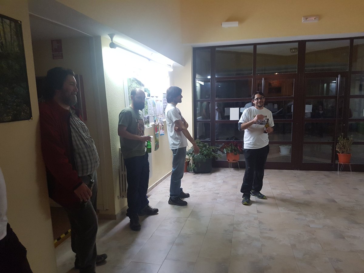 doctoraGeo's tweet image. Sesión de micrófono abierto de #geohumor. #geoquedada2018