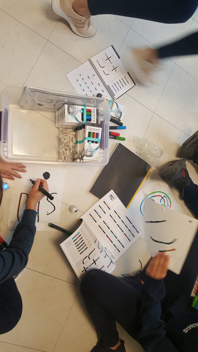 smy_nobleton's tweet photo. Exploring technology during Tech Club this week! #everyoneislearning @ycdsb https://t.co/Jv3pxrNlNT