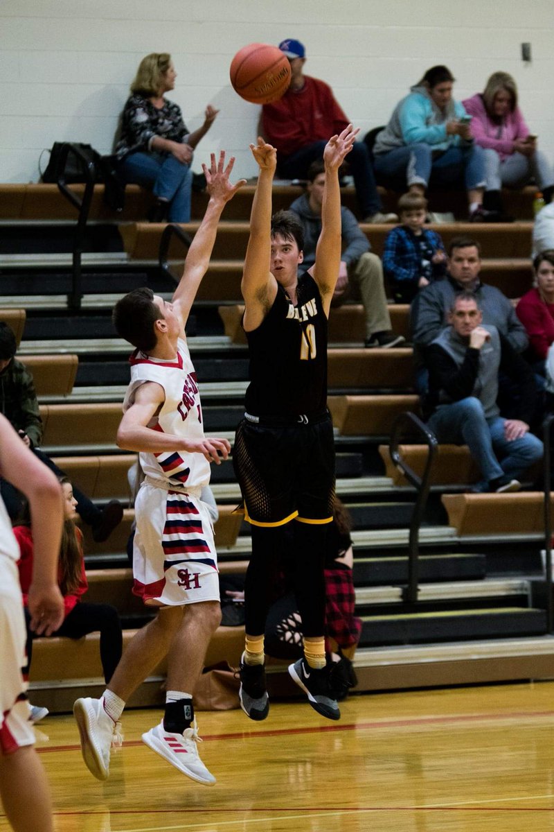 BasketballDad2's tweet photo. Congratulations to @rainmakertriple for becoming the new Bellevue High School career 3-point record holder. #215andCounting https://t.co/rACf644wJ3