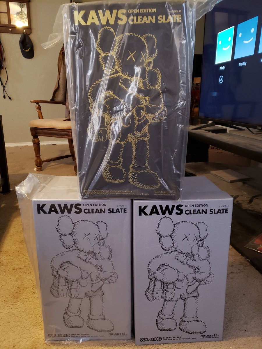 solefoodsneaker's tweet photo. Selling 2 Grey Kaws Clean Slate vinys and 1 black. $730 shipped each for the grey and $680 shipped for the black. DM if interested 🔥🔥#kaws #kawscleanslatecompanion #kawsforsale #supremeforsale #kithforsale #airjordan #louisvuitton #kawscleanslate #kawsvinyl #kawscleanslatevinyl https://t.co/qbotVJejVW