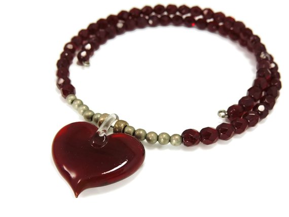 Ruby #Red #Crystal #Heart Art Glass Necklace #vintage #decor #homedecor #antiques #premierestategallery #countryliving #cottagedecor #mcm #gotvintage http://jto.li/2DnMe