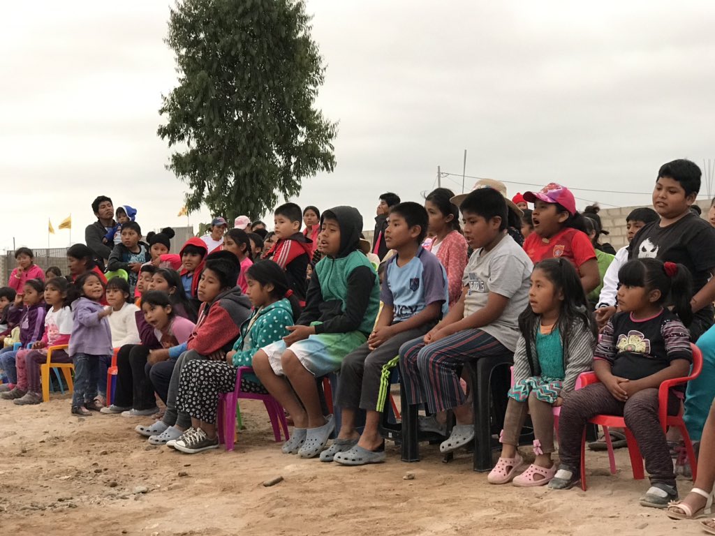 CuroPaul's tweet photo. Más amor en navidad Impacto jóvenes unidas Iglesia Miller #PodemosHacerMas @iasdsudamerica @AdventistasMPS @DanielVillarE @PrDanielHuaman https://t.co/XYxLnaVP9X