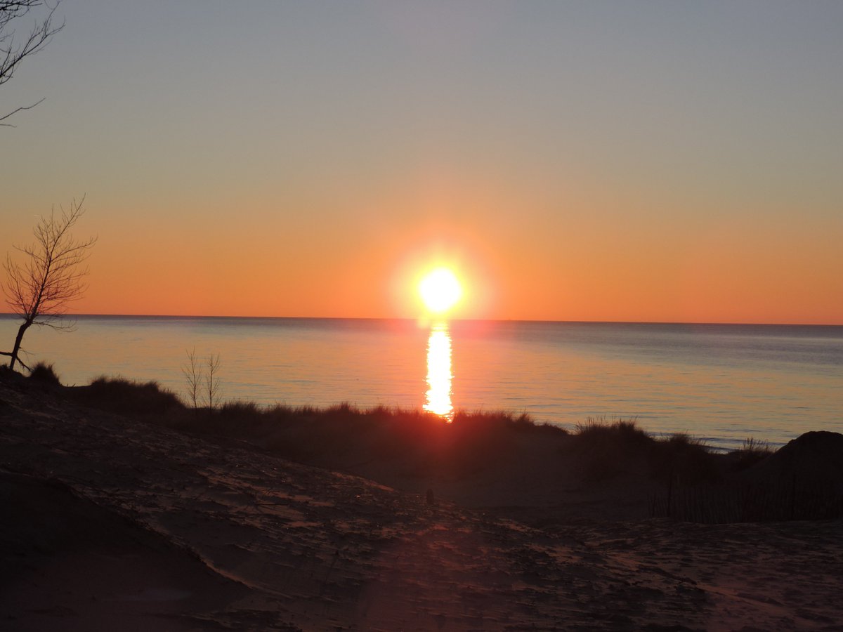 2016skipper's tweet image. Lake Michigan sunset. 12/15/18