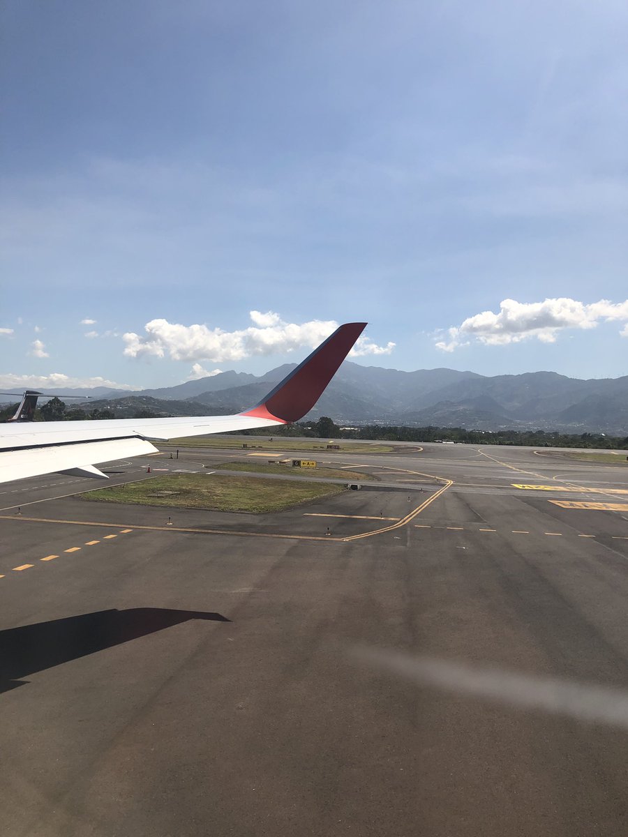 timfernihough's tweet image. Finally back from #costarica . You know, only 3 hours later than planned and missed my family Christmas party. That’s fine. Thanks @AirCanadaRouge your pilots and flight attendants were great but your airplanes need work. #mechanicalproblems #AC1807