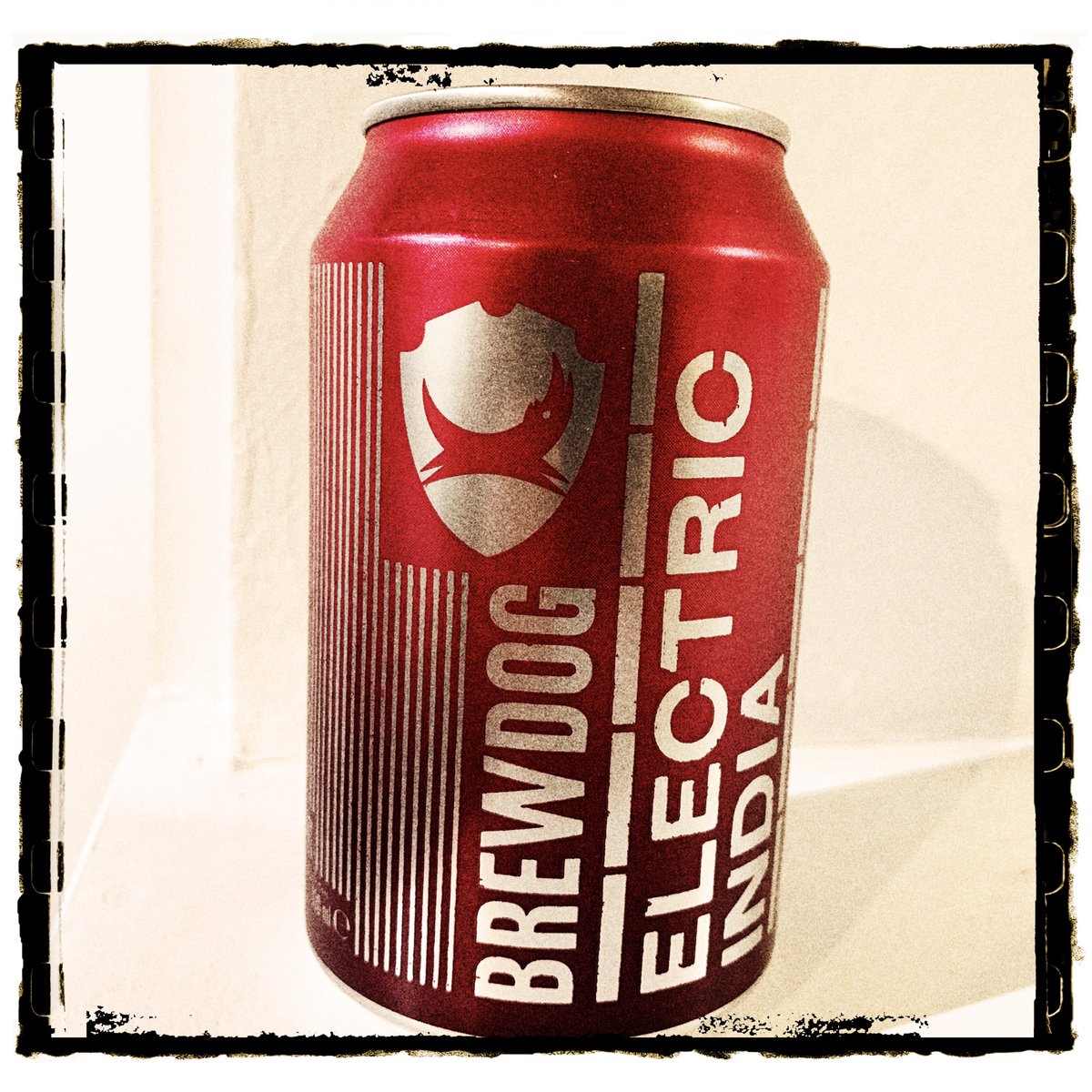 Season of Beer day 15: Brewdog Electric India, a farmhouse ale-style brew #xmascheers @TheBeerHawk