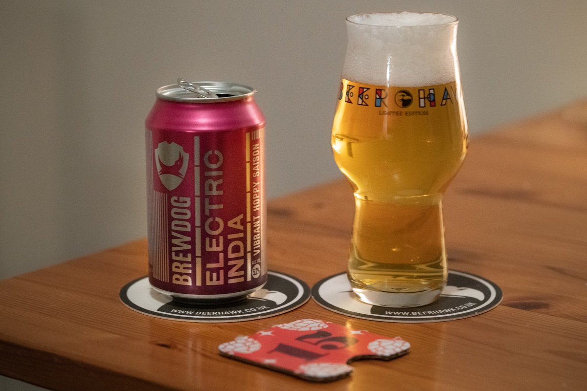 15/12. "Electric India (2018)" Saison / Farmhouse Ale by @BrewDog from @TheBeerHawk — this reworking of the original rather less than vibrant brew as a saison really doesn't work, as far as I'm concerned. Very unbalanced. #XmasCheers #AdventBeers #CraftAle
