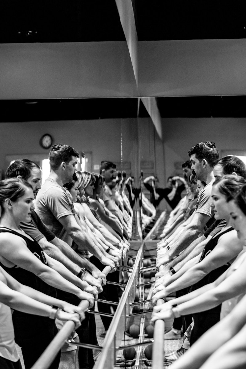 Great day with a great community😊
#macroholics #nutrition #fatloss #Barrefit #workout #flexibleeating #macros #community #photography