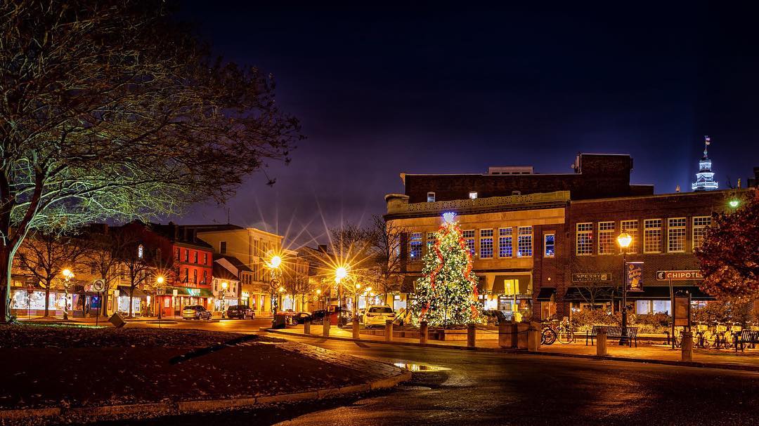 Annapolis was voted one of America's 30 best small towns for #Christmas 🎄 We can see why! ✨

...
📸visitannapolis