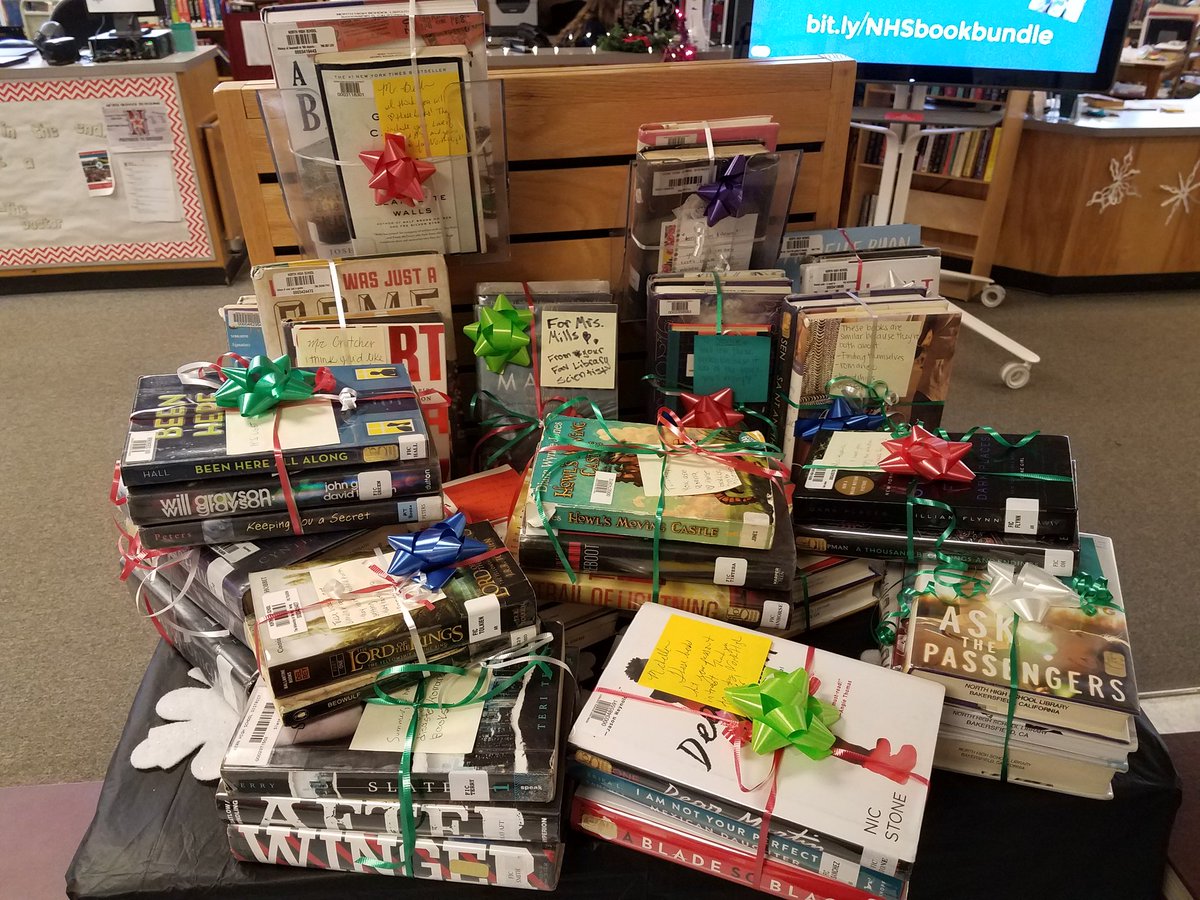 NHSStarsLib's tweet image. Having a blast putting together Personalized Book Bundles! #calibchat #4csla @NorthHighStars