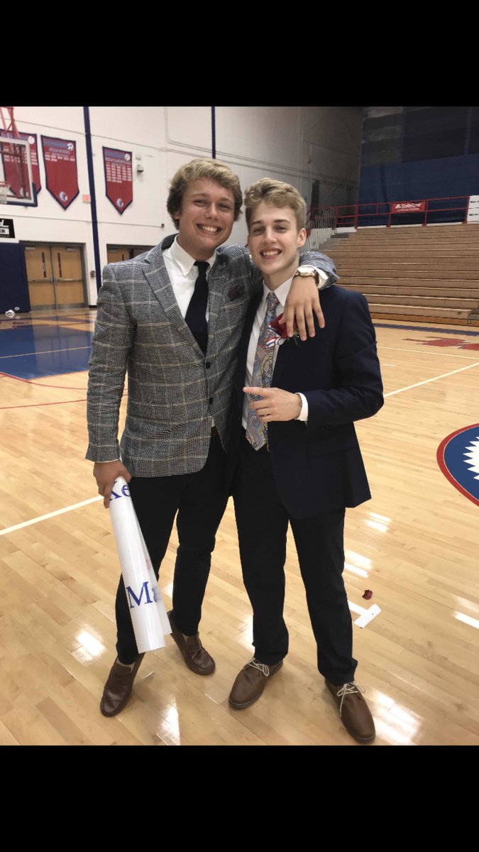 masoneal1's tweet photo. Happy bday @LincoLunsford hope it’s swell https://t.co/j7o74wDnDA