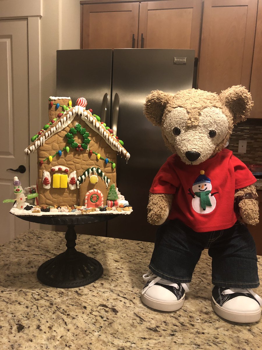 Duffy_theBear's tweet photo. Made a gingerbread house tonight! I want to move in! https://t.co/41V6dFKmPj