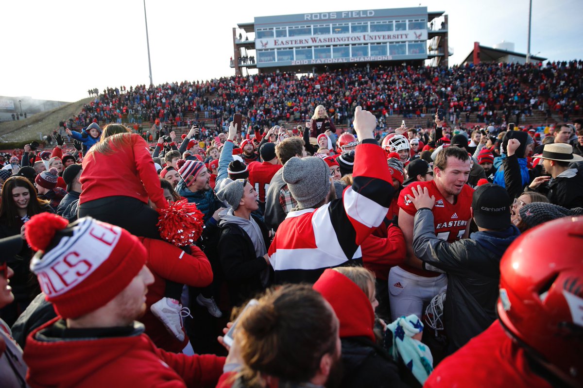 EWUFootball's tweet photo. What a Great Day To Be an 🦅

📸-> https://t.co/ulWJCgeGVp

#RedProtected #FCSPlayoffs #GoEags https://t.co/GLQi1M1Jz1