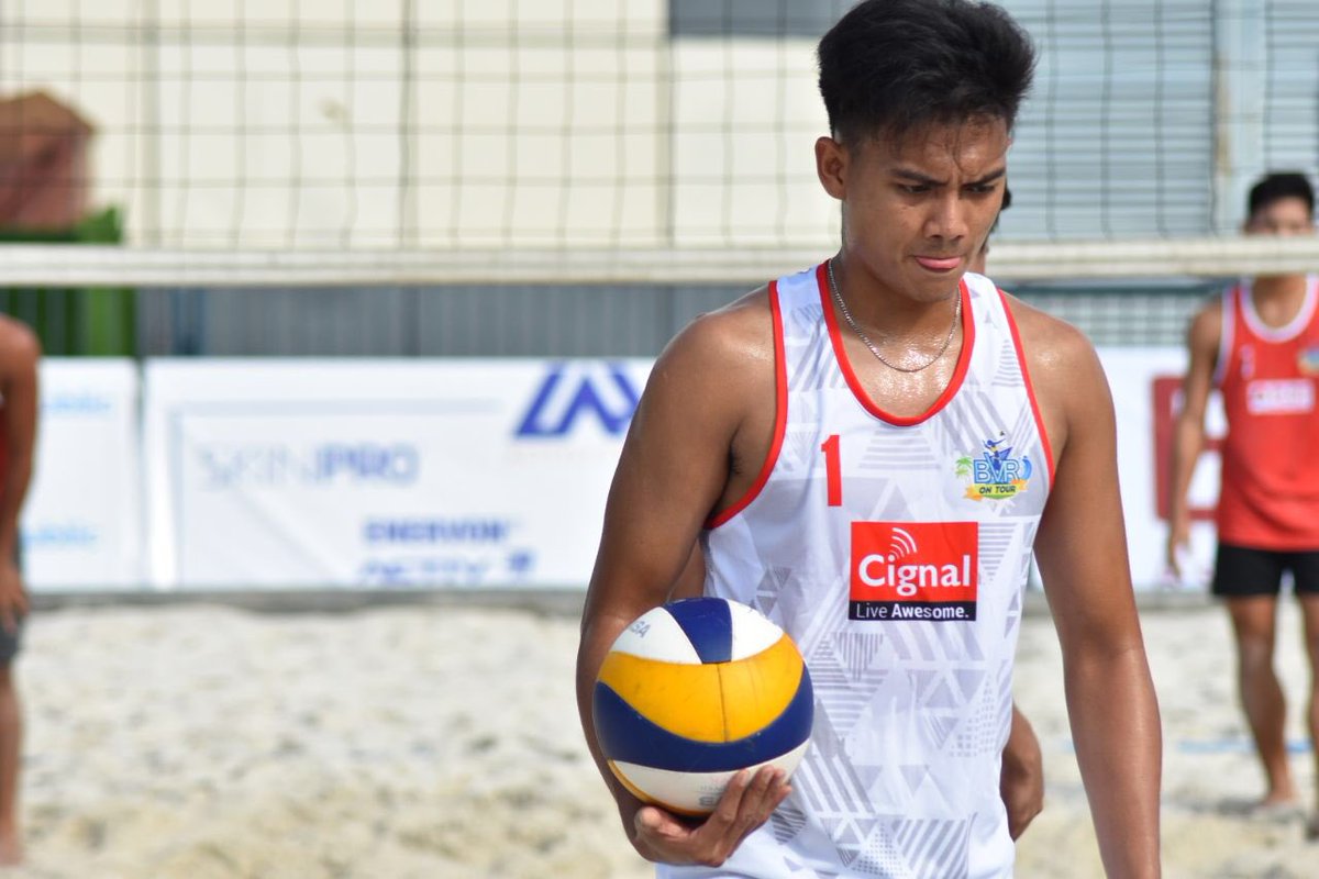 bvr_ph's tweet photo. MENS SEMIS GAME 1:
Ismail with a down the line hit, giving Cignal it’s 1st set win against UST-Maynilad, 21-14.
Watch it LIVE on
https://t.co/XXhveXCHVt
#BVRDecemberOpen
#ActiveHealthPH
#CignalHD https://t.co/qlFknagQcE