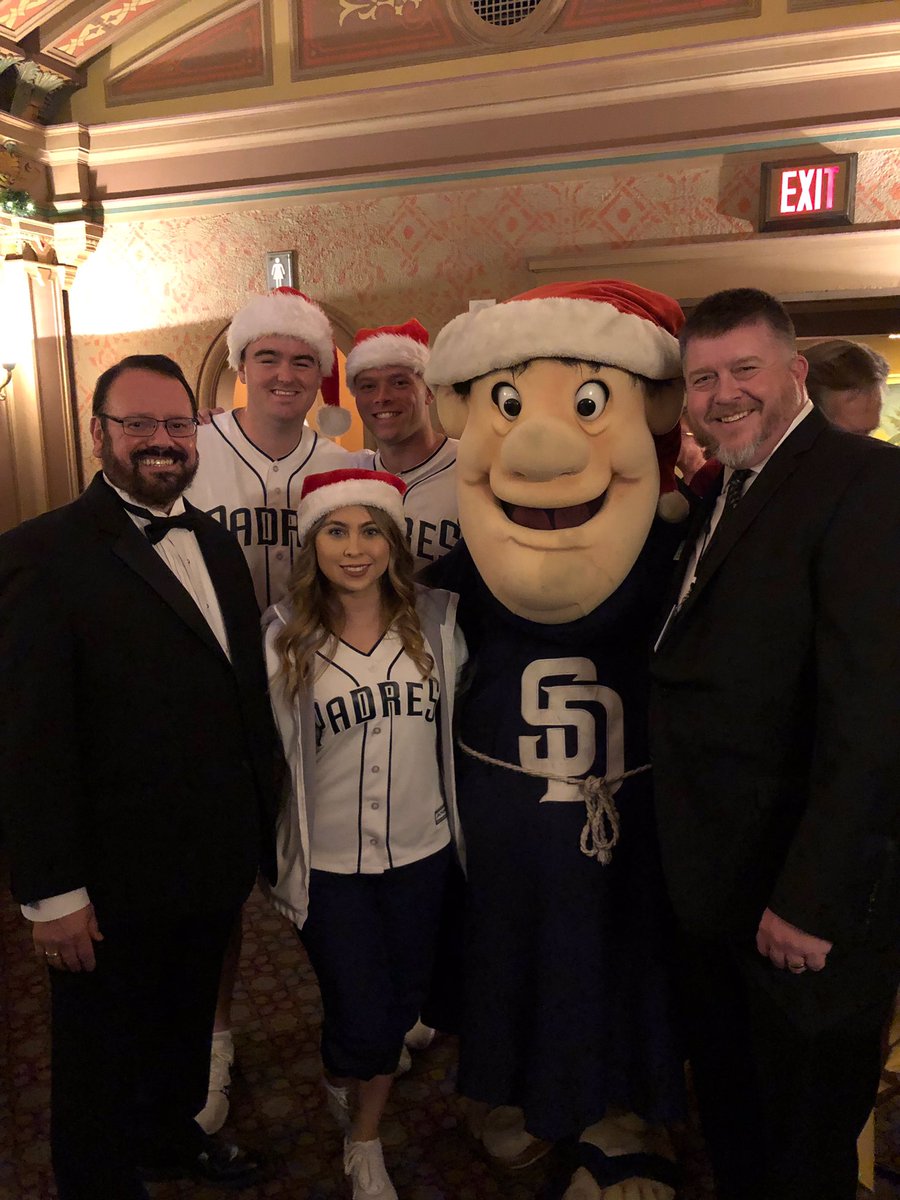 Saturday night supporting @SDGayMensChorus “Jingle” at the Balboa Theatre! #PadresGiving https://t.co/2lIPnpcYzr