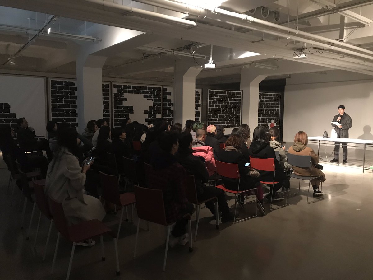 윤율리의 <리플리: 퍼폼이라는거짓말>이 진행중입니다.