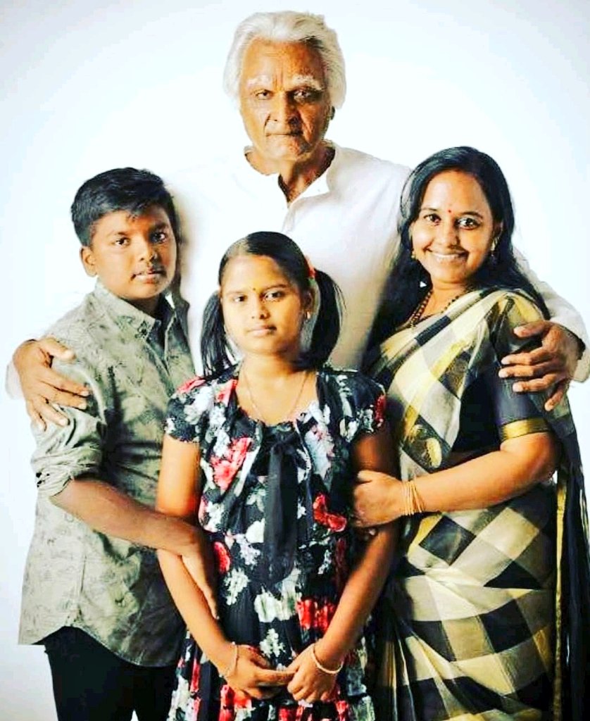 TamilaninCinema's tweet photo. இது ஐயா குடும்பம் ! #5DaysToGoForSeethakaathi ! #Seethakaathi ! https://t.co/sPi3QXCPMz
