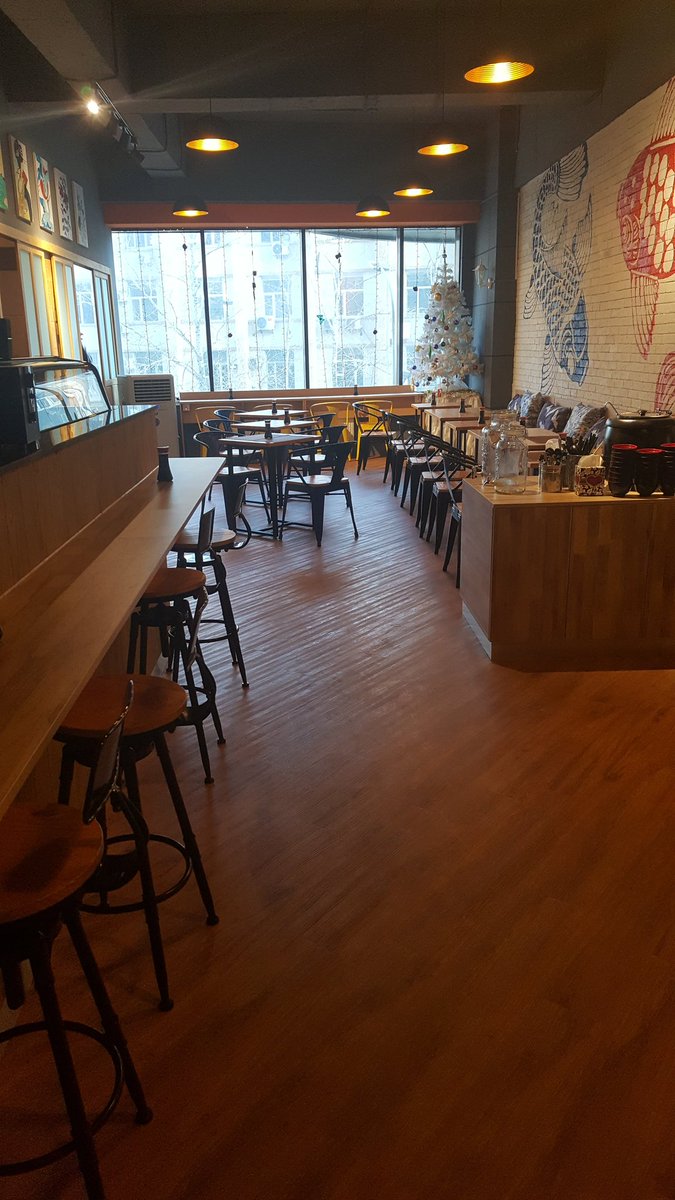 Нээх гэж бэлдээд л... сүүлчийн арчиж, зүлгэх ажлаа хийж байна