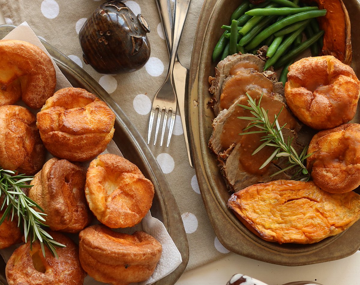 Tanias_Kitchen's tweet photo. Yorkshire Puddings - Seriously, who doesn't love em'?!!
Made of a simple batter &amp; baked in the oven, Britian's famous Yorkshire puddings are served under lashings of gravy with the 'Sunday Roast'
#Britishfood #sundayroast #roastbeef #delicious #yummy #yum
https://t.co/ngbr6ZcAiY https://t.co/36pa36rKKm