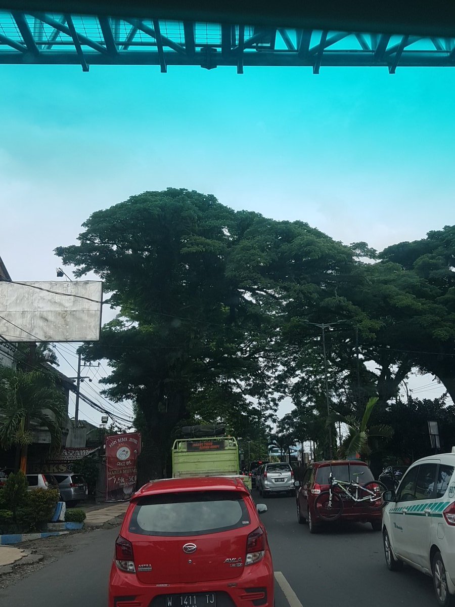 Macet Total Malang Menuju Surabaya (Sebelum Karang Lo).