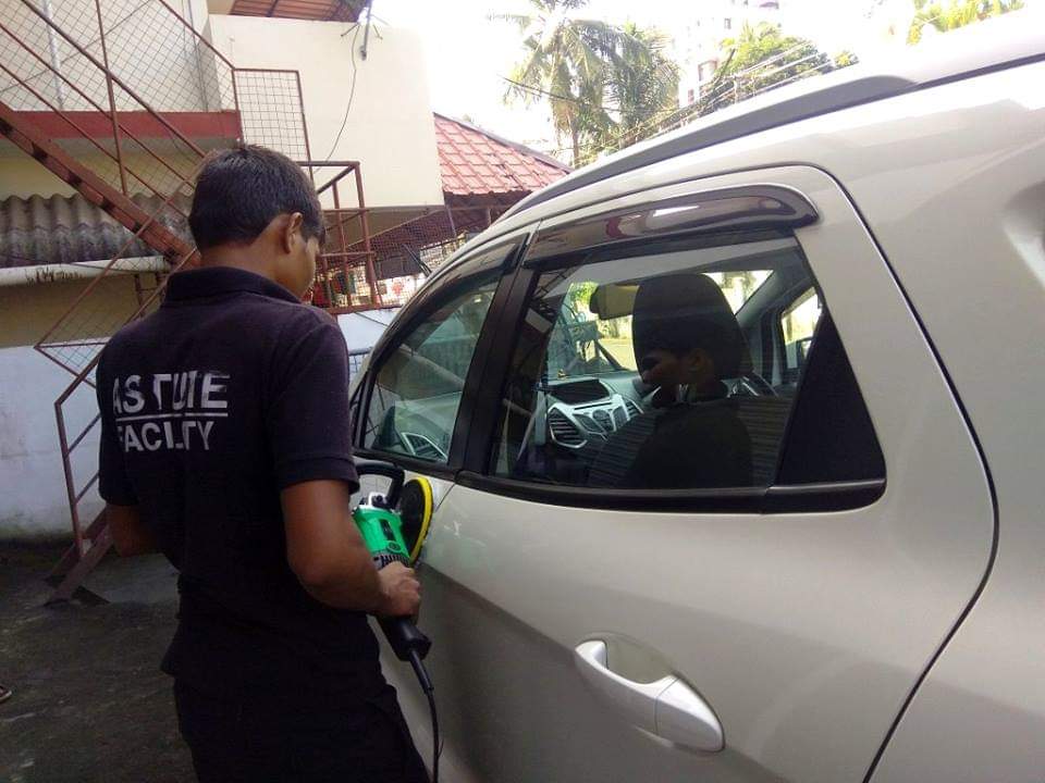 OnTimeLiveEasy's tweet photo. Call 1800-102-7391 
#OnDemandHomeServices #Painting #carpentry #plumbing #interiordesign #house #car #living #cleaning #carpet #upholstery #carwash #pest #cockroaches #mosquitoes #ac #carcleaning #rodent #termites #balcony #houseDeepCleaning, #chairCleaning, #bathroomCleaning, https://t.co/2A2TkSCnLA