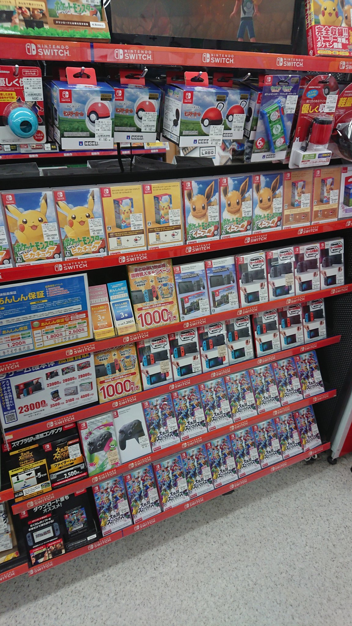 古本市場尼崎店 スイッチ本体 ソフトともに多数取り揃えております スマブラ や ポケモン はもちろん スーパーマリオ シリーズなど定番商品もご準備しております さらに尼崎店はその他のラインナップも豊富です 見にくい クリスマス