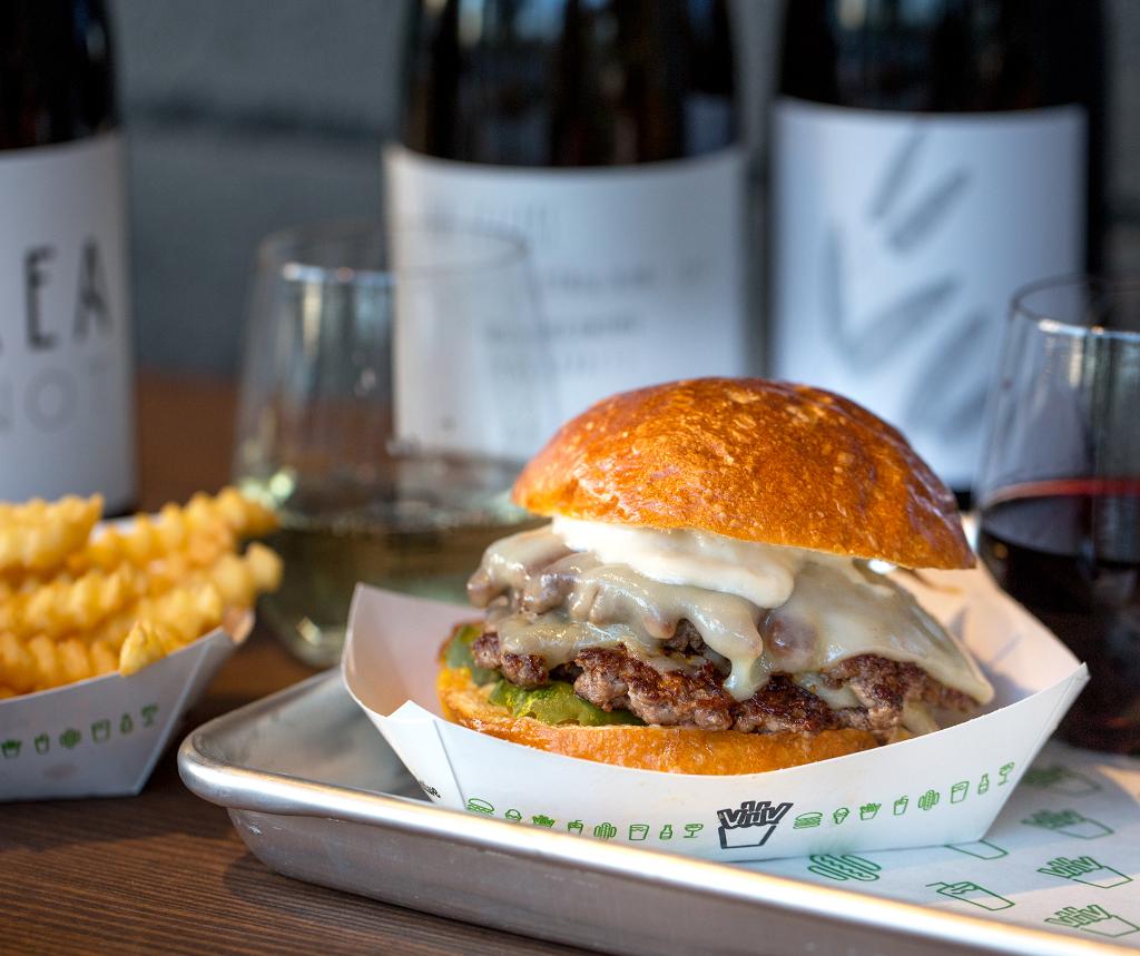 shakeshack's tweet photo. We brought burgers to the Bay! Today our first-ever Shack in Palo Alto opened at the Stanford Shopping Center (180 El Camino Real). 🙌 Come by for your faves + some 🤤-worthy local exclusives, like our Golden State Double. https://t.co/IQOblcX97b