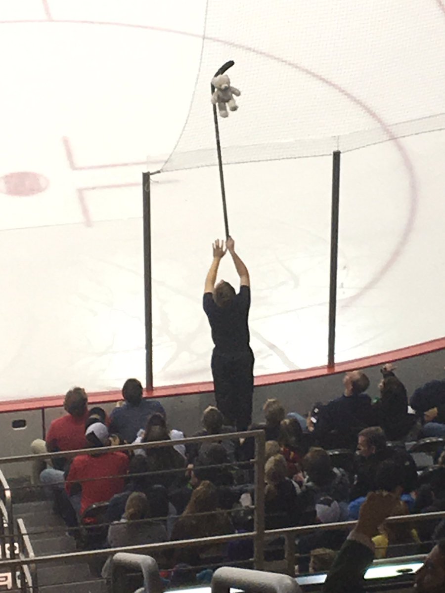 DaveMarren's tweet photo. One Bear refusing to give up at the @rtv6 @IndyFuel Teddy Bear Toss #NetSave https://t.co/OVLZ8dxQCA