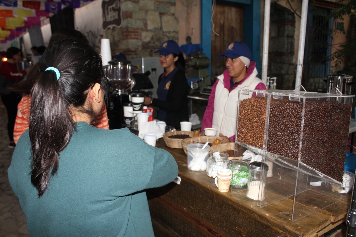 EfrainAragon_'s tweet photo. La Galletería los espera en el Festival del Café Oaxaqueño con café de especialidad y postres exquisitos, su barra se ubica en Prolongación de Arteaga #513 colonia 5 Señores. https://t.co/iQr9gRpIwj