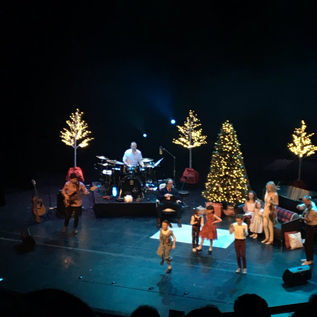 PortCredit_Life's tweet photo. Enjoying a terrific spirited and festive performance by Natalie Macmaster and Donnell Leahy @Rosetheatre this evening. Their 6 children can put on a show too! https://t.co/tKFfbzGliz
