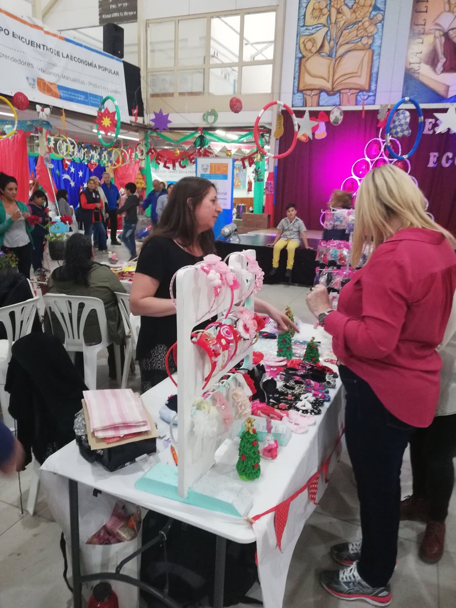 findelmundoar's tweet photo. Expo Feria de Economía Popular 🍊🍋🍅

Tenes tiempo hasta mañana para buscar lo que necesitas, abierto de 12:00 a 20:00hs en la Escuela N °13, Gdor Paz 1811 #Ushuaia 

👉Alimentos
👉Artesanías
👉Indumentaria
👉Artículos para el hogar https://t.co/6NoY4bXyB0