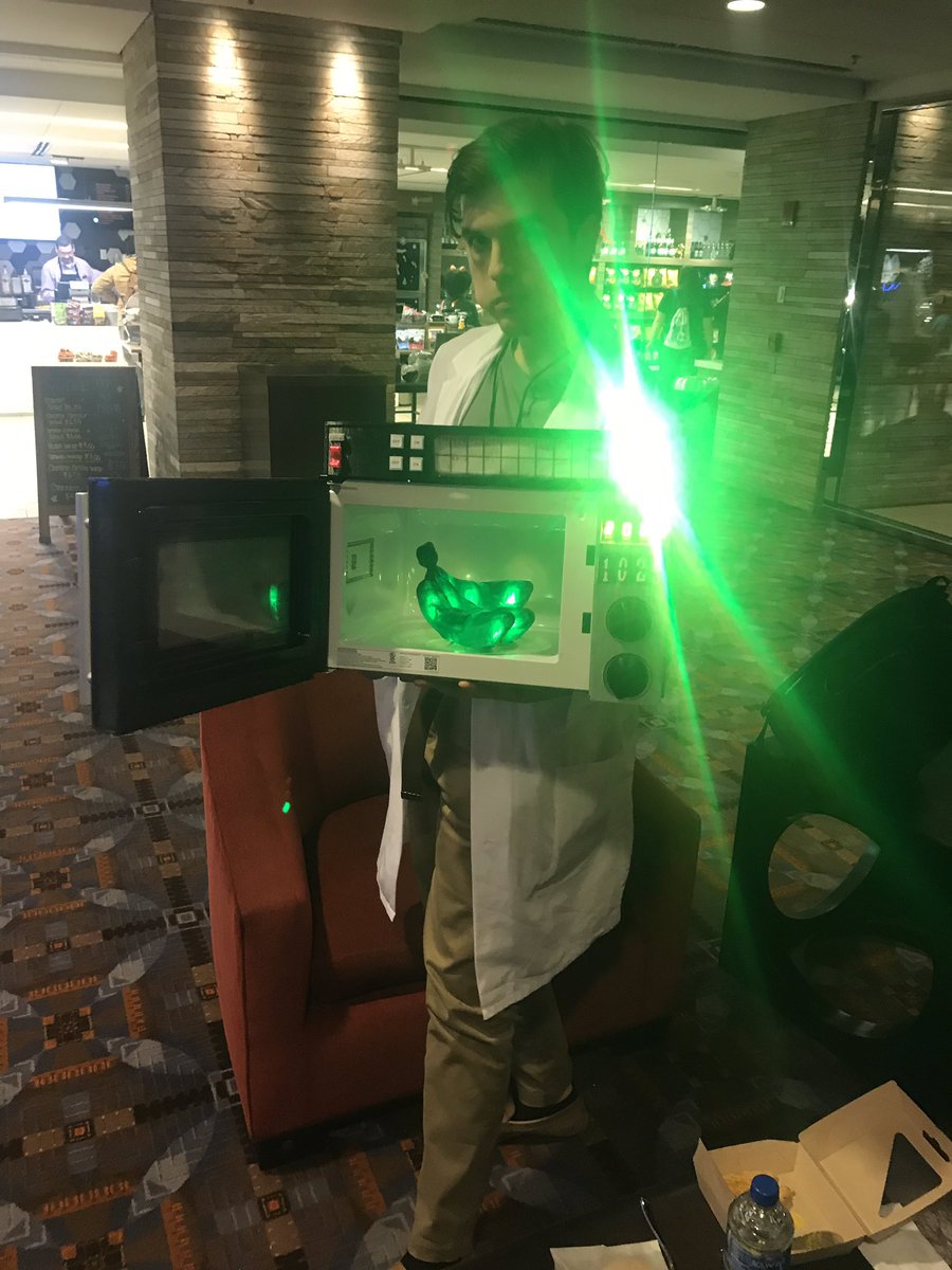 dawnallama's tweet photo. AVERT YOUR EYES, WOMAN! FUTURE GADGET NUMERO EIGHT IS OUR LABORATORY’S MOST DIABOLICAL WEAPON #steinsgate #cad2018 https://t.co/8K2IZ1ZfJA